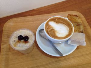 Soy latte, bread pudding with rum raisins and French toast at Pain de BRUN in Tokyo