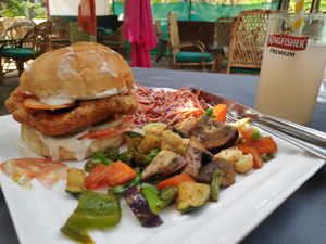 "Chicken" burger and ginger beer at Vegan Casa in Patnem