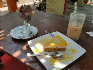 Chunky chocolate ice cream and mango cheesecake at Vegan Casa in Patnem