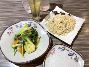 Garlic stir fried mixed vegetables and vegetarian fried rice at Hongkies Kitchen in Northbridge