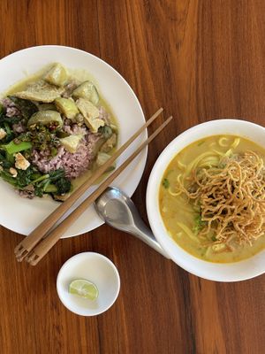 Rice with vegetables and Khao Soi soup  at Chew Xin Jai in Pai