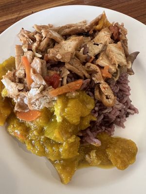 Buffet food: rice and two toppings  #Veganuary at Chew Xin Jai in Pai