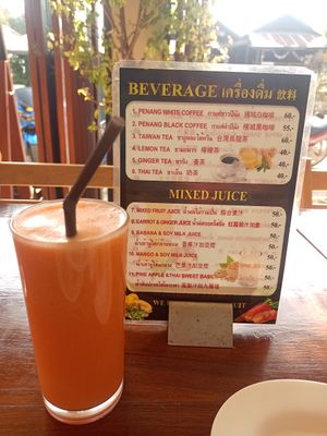 Ginger carrot juice at Chew Xin Jai in Pai