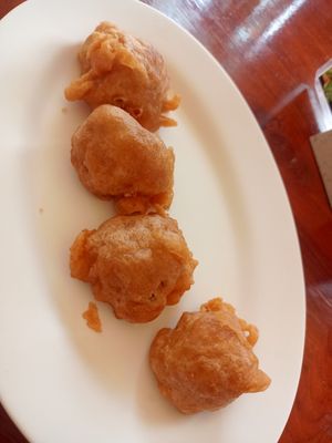 Vegan vegetable balls at Chew Xin Jai in Pai