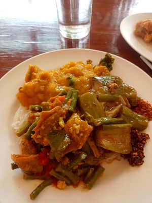Mixed plate at Chew Xin Jai in Pai