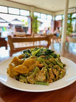 Buffet, rice w/ 4 toppings (55 THB)  at Chew Xin Jai in Pai