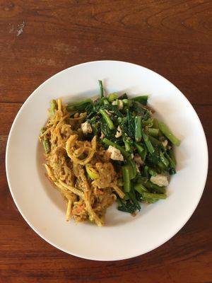 2 dishes - 35 baht! They were delicious at Chew Xin Jai in Pai