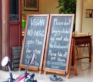 Board at Chew Xin Jai in Pai