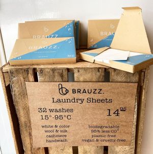 Laundry sheets: 

One sheet per wash, any temperature, any material, any color

Vegan, plastic-free, low emissions due to low transportation volume and weight at Oodles and Pinches in Haarlem