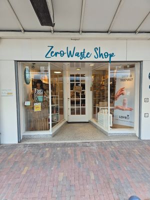 Front / entrance at Oodles and Pinches in Haarlem