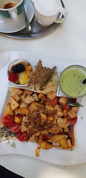 Vegan breakfast at Cafe Fingerlos in Salzburg