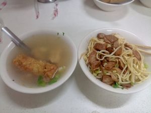 Soup and noodles at Lín MíngTáng SùShí Miàn 林明堂素食麵 in Lukang