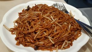 Stewed E-fu noodles with wild mushroom at Canton Paradise in Central Singapore