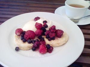 
I ordered a Vegan＆gluten-free pancake. Mix berry scented rich gluten free pancake is made of rice flour. The gentle taste and sweetness of coconut cream and maple .I had a very  at Jinenya - Karuizawa Bypass in Nagano