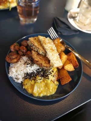 Vegan buffet  at Peacock Green Deli in Cologne