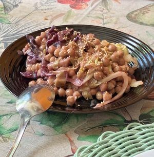 Wok de garbanzos y col  at Restaurante Amaltea in Cordoba