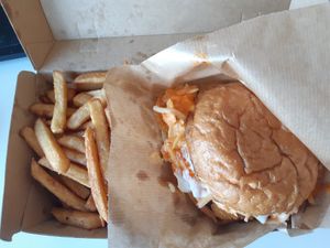 No chicken with fries at Bun2Bun - Redi Shopping Center in Helsinki