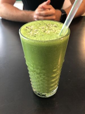 Groene custom made smoothie at Plantastic's Streetfood Kitchen in Rotterdam