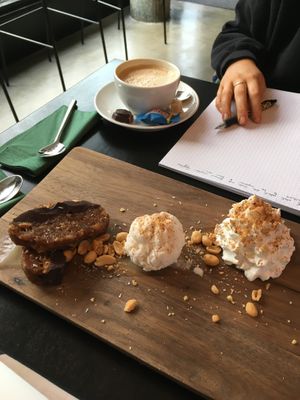 Vegan snickers and latte at Plantastic's Streetfood Kitchen in Rotterdam