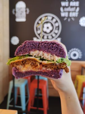 Tutti gli elementi del panino si combinano benissimo tra di loro #Veganuary at Flower Burger in Bari