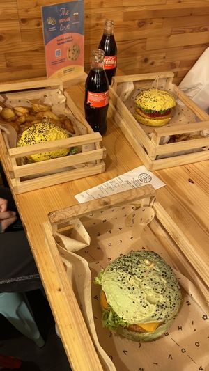 Jungle BBQ & Funky Cecio  at Flower Burger in Bari