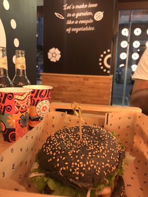 🍔🌸 at Flower Burger in Bari