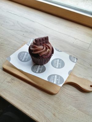 Vegan chocolate cupcake at Bake180 in Tamworth