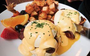 (V)eggs benny at Nateure's Plate in Peterborough