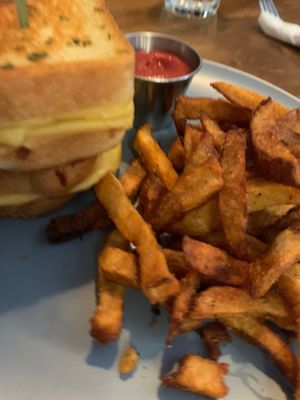 Grilled cheese at Nateure's Plate in Peterborough