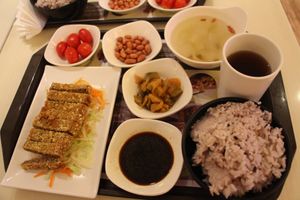 My bento set meal at Táiwān RénDào SùCài in Shanghai