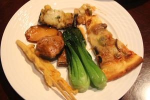 Buffet food at Táiwān RénDào SùCài in Shanghai