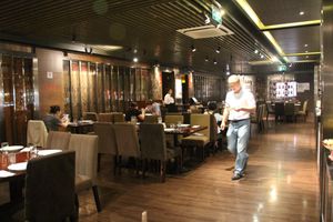 Buffet interior  at Táiwān RénDào SùCài in Shanghai