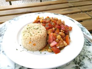 Salad with couscous, veggies, marinated croutons at Donna Veggie in Guimaraes