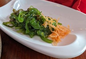 Wakame seaweed salad at Legumi Sushi Vegan in Lisbon