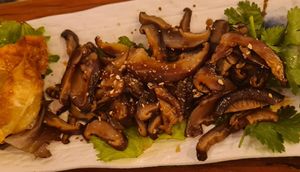 Shitake and giozas at Legumi Sushi Vegan in Lisbon