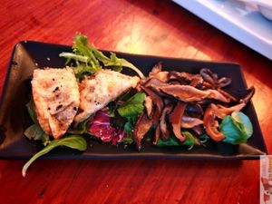 Gyosas and shiitake at Legumi Sushi Vegan in Lisbon