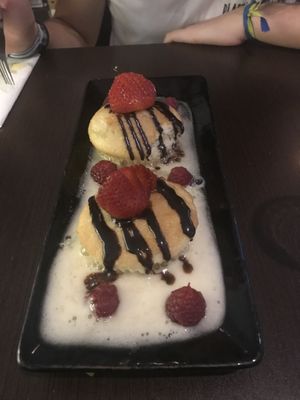 Cupcakes at Legumi Sushi Vegan in Lisbon