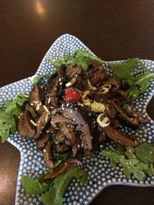 shiitake appetizer at Legumi Sushi Vegan in Lisbon