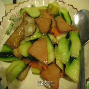 Cucumber chicken at Cute Fei in Kowloon
