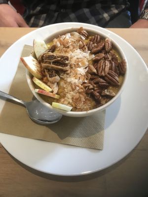 Golden oats porridge at HartBiet in Amsterdam