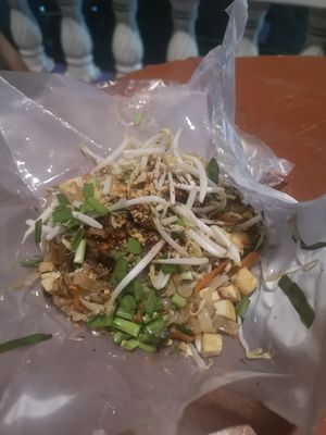 Pad Thaï take away 35B. Really good portion! Not hungry after that at Pad Thai Chao in Ayutthaya