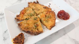 Golden Veggie Fritters at Thunder Tree 擂茶树 - VivoCity in Central Singapore