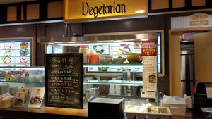 At stall R8 of Heritage Food street at Thunder Tree 擂茶树 - VivoCity in Central Singapore