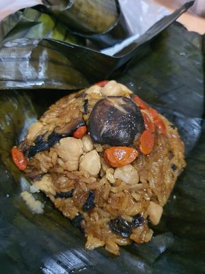 Organic glutinous rice with Shiitake Mushroom, Goji Berries, Black Fungus & Chickpea ~ Circuit Breaker Period at Thunder Tree 擂茶树 - VivoCity in Central Singapore