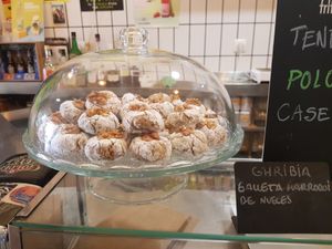 Moroccan cookies at La Piparra in Bilbao