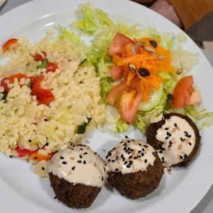 Falafel plate at La Piparra in Bilbao