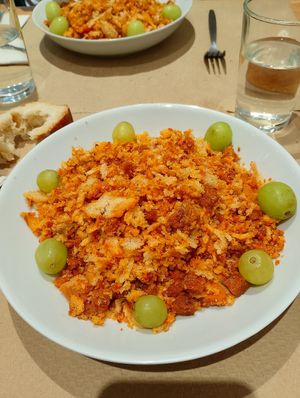 Migas con chorizo y uvas at La Piparra in Bilbao