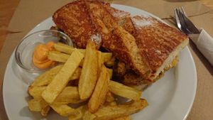 Philly steak, 12 euro. At La Muga they are 9, but without chips. at La Piparra in Bilbao