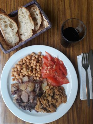 Plato del día at La Piparra in Bilbao