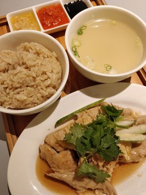 Chicken rice at Privé - The Paragon in Central Singapore